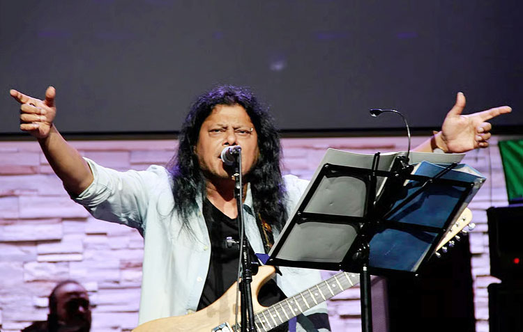 I will keep singing, as long as I'm alive: James